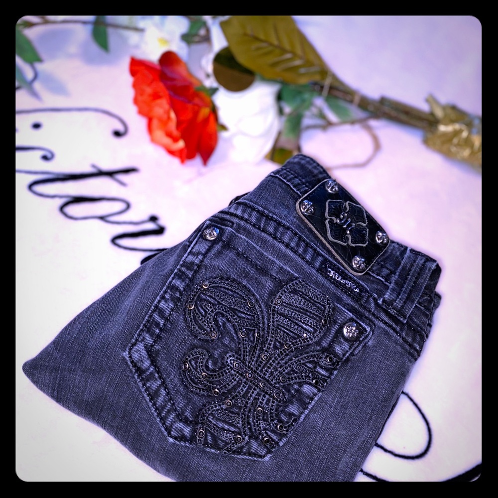 •BLACK SKINNY MISS ME JEANS!•